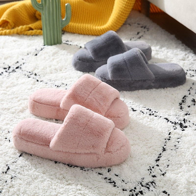 Indoor plush slippers