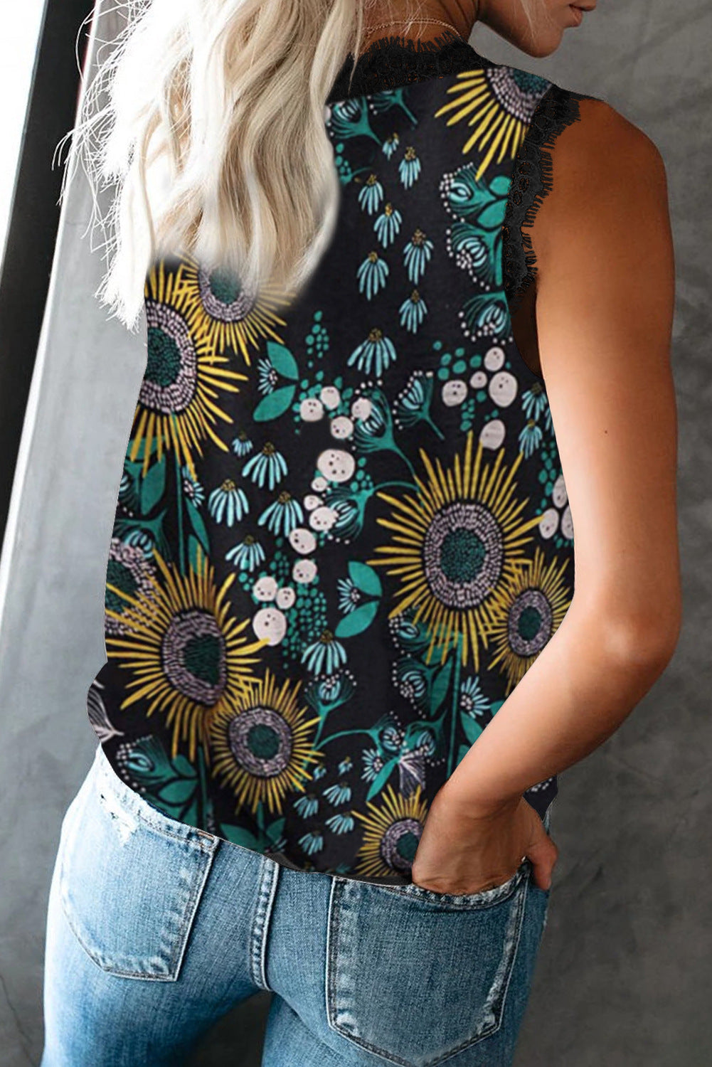 Lace v-neck sleeveless blouse