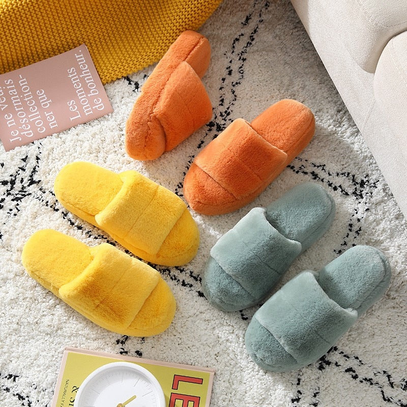 Indoor plush slippers