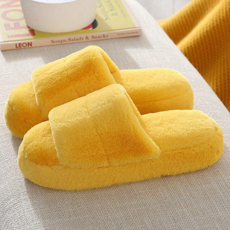 Indoor plush slippers