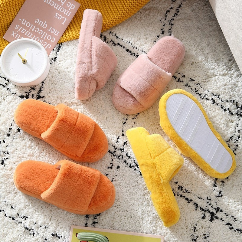 Indoor plush slippers