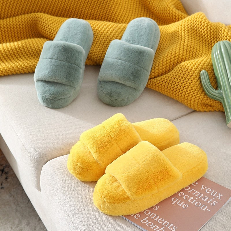 Indoor plush slippers