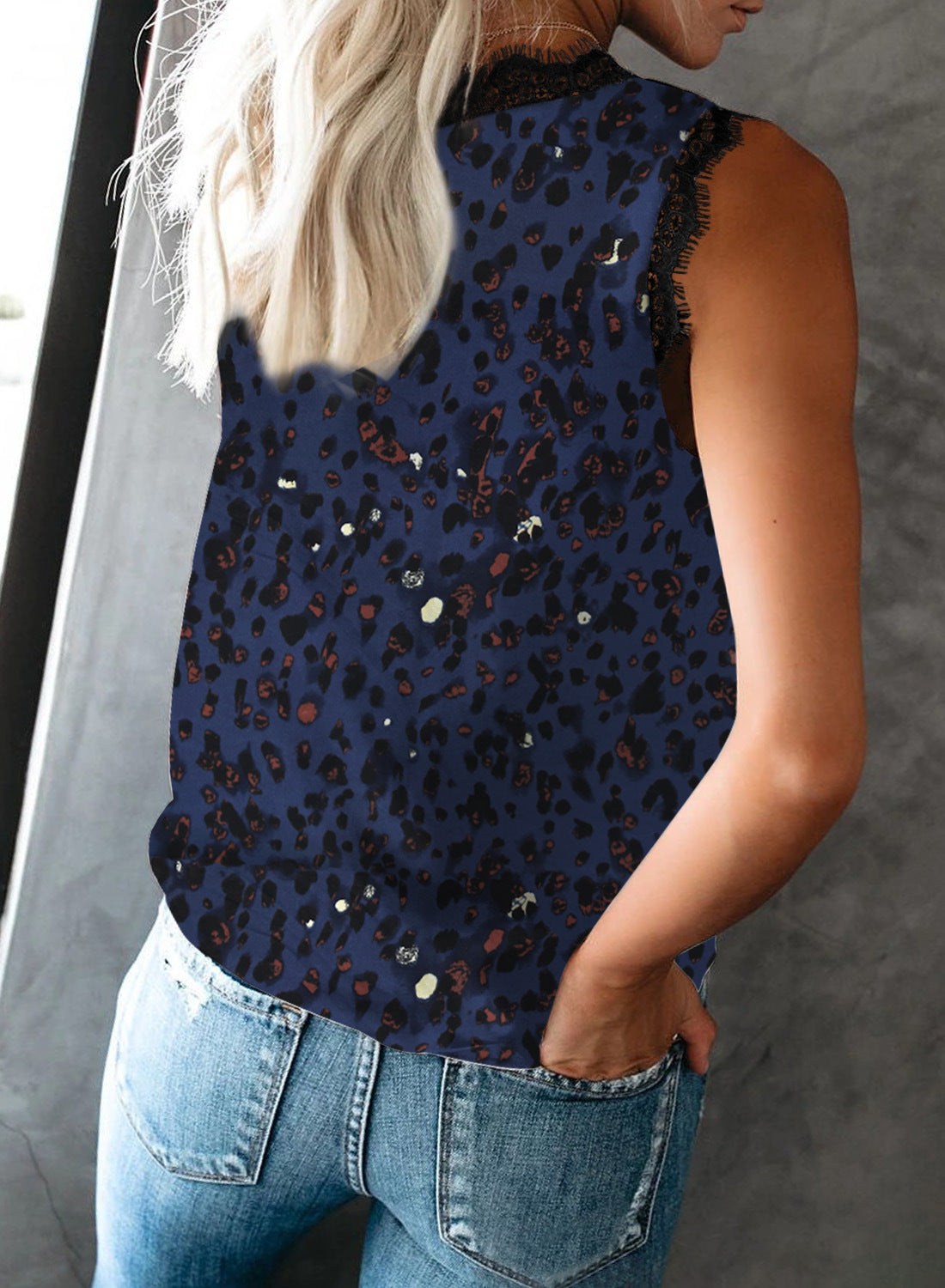 Lace v-neck sleeveless blouse